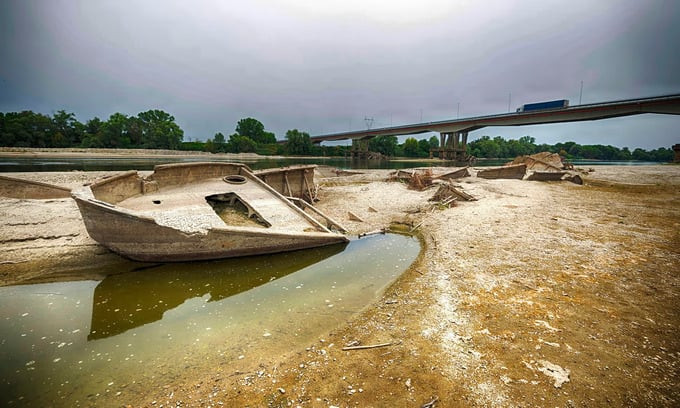 Những cảnh báo nghiêm trọng về những hậu quả khốc liệt của hạn hán chủ yếu được ghi nhận trên các con sông lớn tại châu Âu