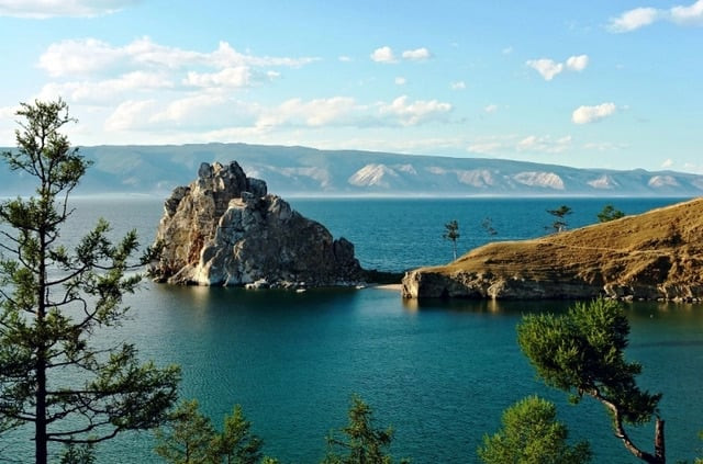 lake-baikal-russia-1480063939172_11zon