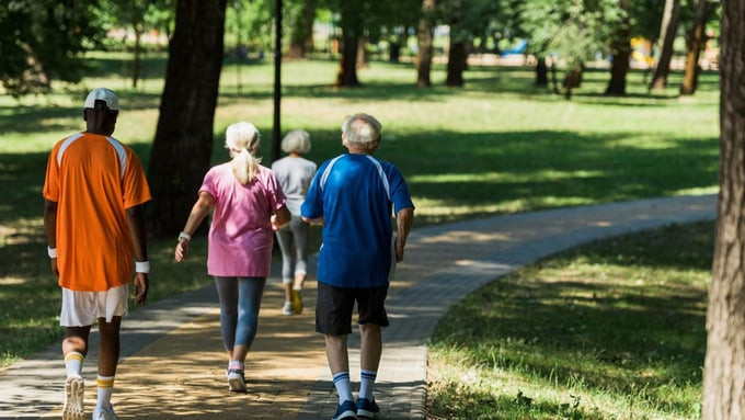 Nếu bạn đã bước đến tuổi trung niên mà vẫn duy trì được tốc độ di chuyển hoặc đi bộ nhanh, điều đó chỉ ra rằng hệ thống xương khớp của bạn vẫn trong tình trạng khỏe mạnh