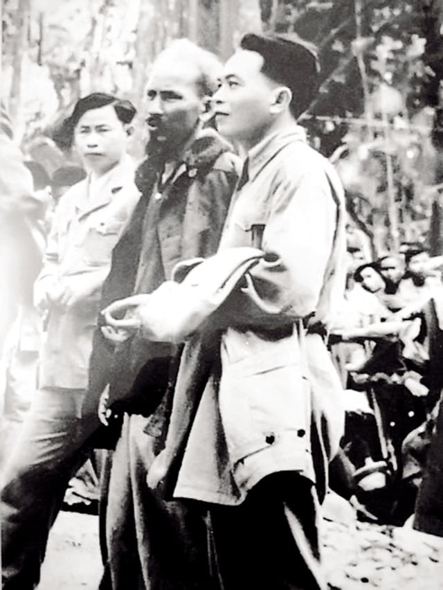 Ông Chu Văn Tấn có mối quan hệ gắn bó thân thiết với Chủ tịch Hồ Chí Minh và Đại tướng Võ Nguyên Giáp. Ảnh: Tư liệu