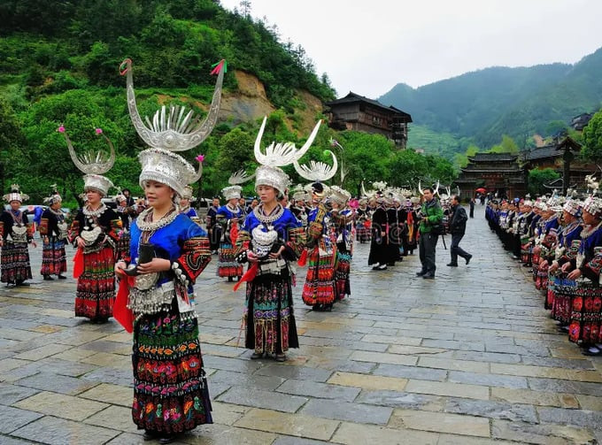 Quý Châu có bức tranh đa sắc tộc hài hòa với hơn 37% dân số là các dân tộc thiểu số của Trung Quốc