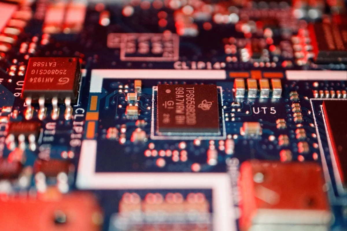 [Tin công nghệ] Sản lượng chip Trung Quốc tăng 40% bất chấp Mỹ kìm kẹp