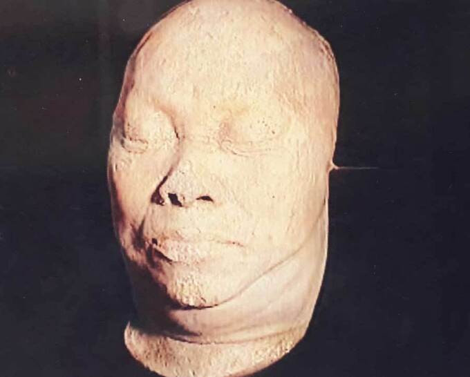 Mặt nạ thạch cao của doanh nhân Bạch Thái Bưởi được làm sau khi ông qua đời
