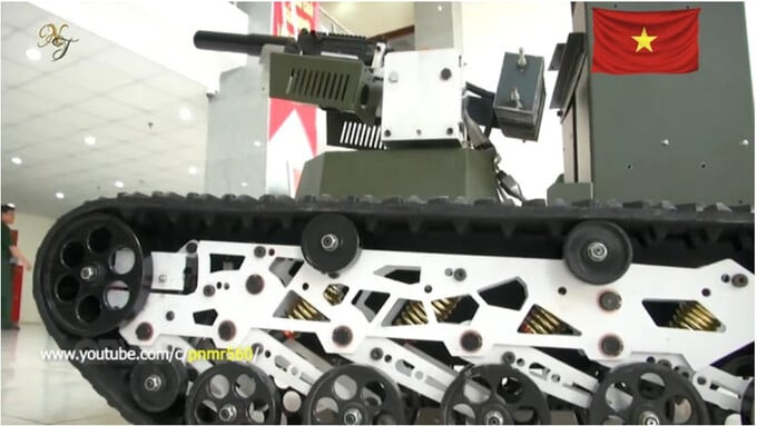Robot có thể tự động sử dụng vũ khí tiêu diệt mục tiêu