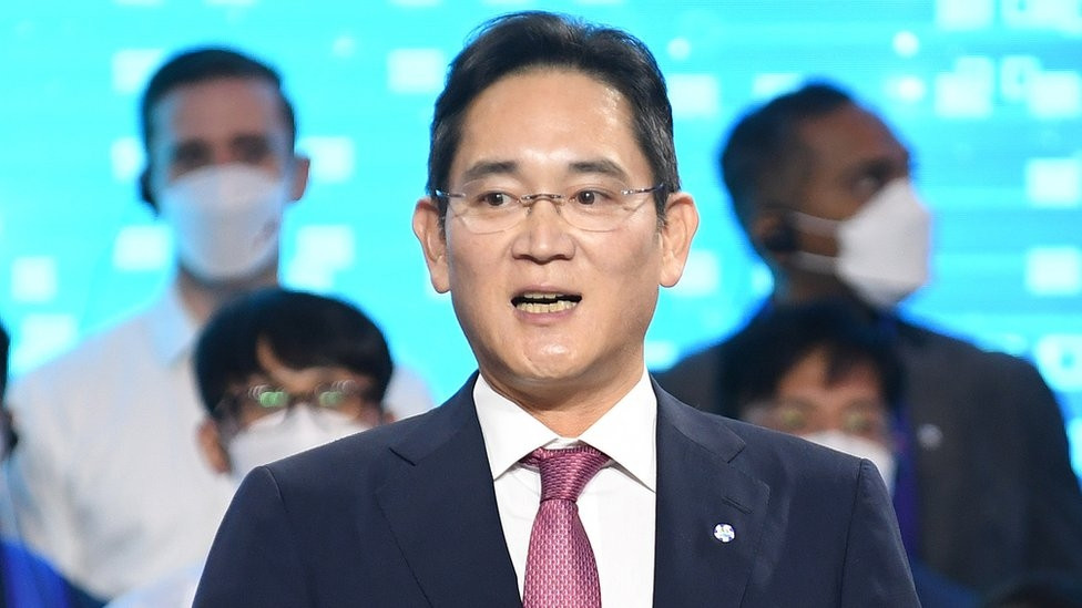 Cổ phiếu bùng nổ nhờ cơn sốt AI, thái tử Samsung lần đầu tiên trở thành người giàu nhất Hàn Quốc