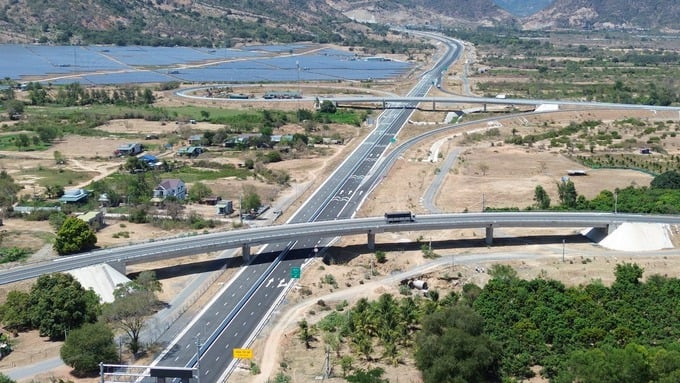 Cao tốc Cam Lâm - Vĩnh Hảo sẽ được thông xe vào ngày 30/4 tới. Ảnh: Báo Giao thông