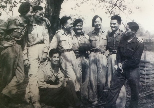 Tướng Lê Hiến Mai (ngoài cùng, bên phải) cùng các cán bộ chỉ huy quân sự tại Việt Bắc. Ảnh: Báo Nông Nghiệp