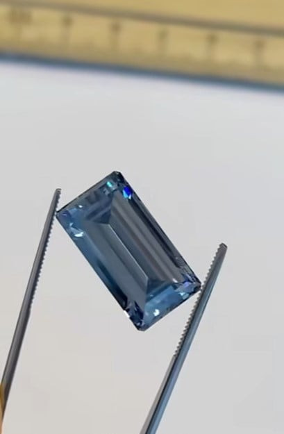Viên kim cương xanh trị giá 35 triệu USD