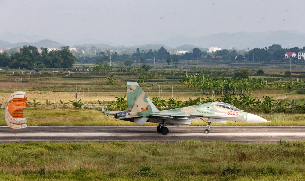 Máy bay tiêm kích được ví như ‘hổ mang chúa’ hiện đại nhất của Không quân Việt Nam, có thể 'nhắm' 15 mục tiêu trên không cùng lúc