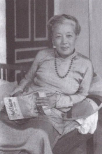 Bà Hoàng Thị Thế năm 1963, khi bà đang viết cuốn Kỷ niệm thời thơ ấu