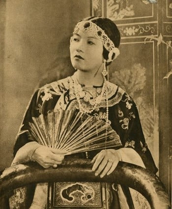Bà Hoàng Thị Thế trên poster bộ phim La Lettre. Ảnh: Fair Use