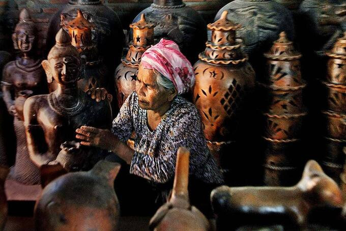 Làng gốm Bàu Trúc là một ngôi làng còn giữ nguyên bản phương thức làm gốm truyền thống của người Chăm