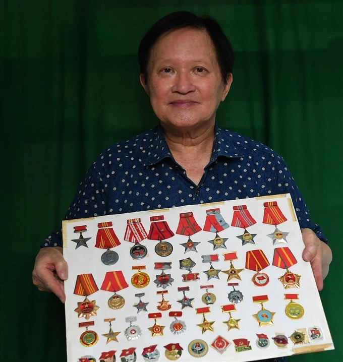 Thượng tướng Nguyễn Huy Hiệu đã giành được rất nhiều huân chương, huy chương các loại. Ảnh: Báo Lao Động