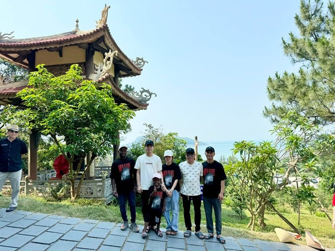 Team Quang Linh Vlogs đến viếng thăm mộ Đại tướng Võ Nguyên Giáp