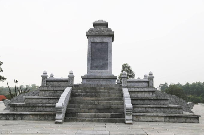 Đài Hoàng Đế lệnh chỉ được dựng trong khu di tích Điểm khai thác than đầu tiên tại Yên Thọ (TX Đông Triều)