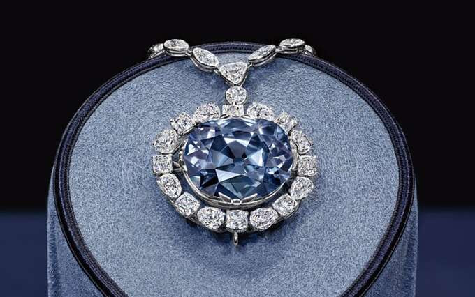 Viên kim cương Hope được trưng bày tại Bảo tàng Lịch sử Tự nhiên Quốc gia Smithsonian ở Washington, D.C., Mỹ, nặng 45,52 carat