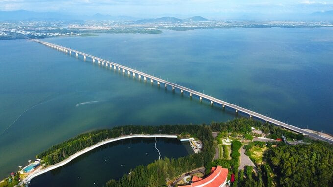 Vào thời điểm thông xe 2006, cầu Thị Nải là cây cầu vượt biển dài nhất Việt Nam
