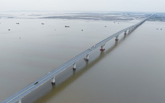Cầu vượt biển Đình Vũ - Cát Hải hiện là cầu vượt biển dài nhất Việt Nam