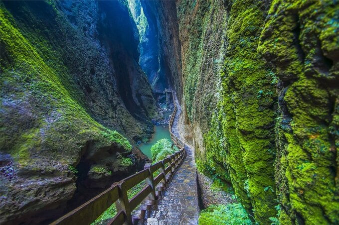 Năm 2007, hố sụt Xiaozhai Tiankeng đã được UNESCO công nhận là Di sản thiên nhiên thế giới