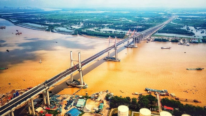 Tại thời điểm hoàn thành, cầu Bạch Đằng là cây cầu lớn nhất cả nước và đứng thứ 3 trong số 7 cây cầu dây văng có nhiều nhịp nhất thế giới. Ảnh: Tạp chí Znews