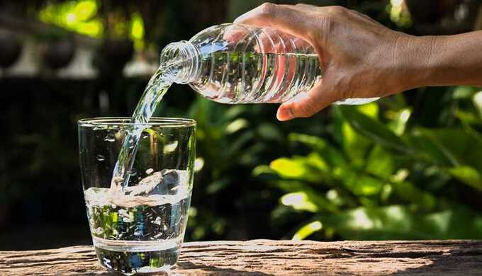 Uống nhiều nước không chỉ giúp giảm cân mà còn giảm nguy cơ mắc các bệnh, làm giảm yếu tố gây béo phì và tiểu đường loại 2