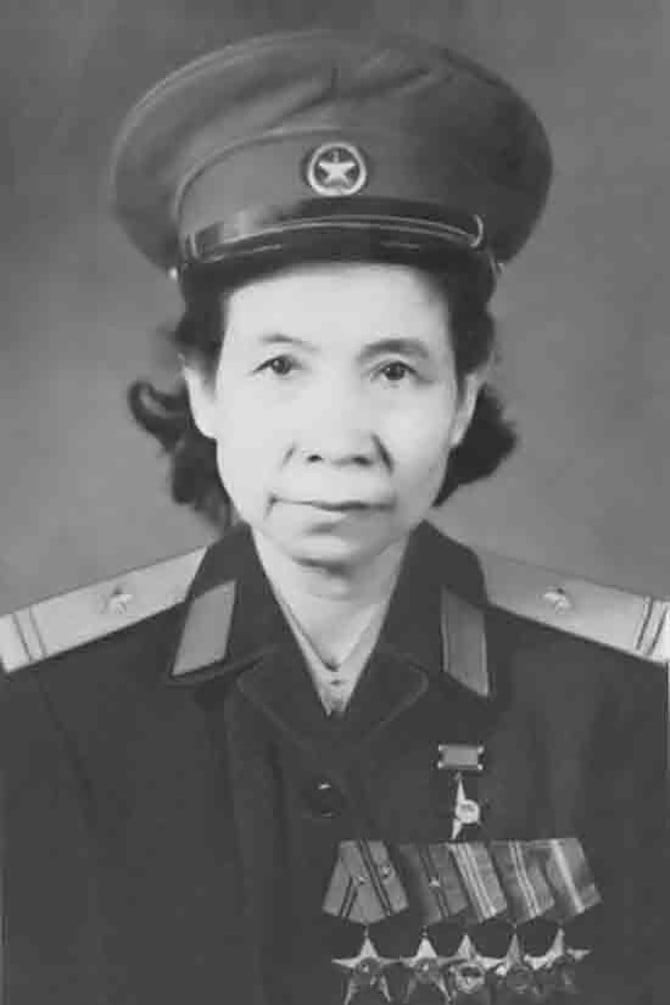 Nữ anh hùng Đinh Thị Vân sau ngày đất nước vừa thống nhất (Ảnh: Vietnamnet)
