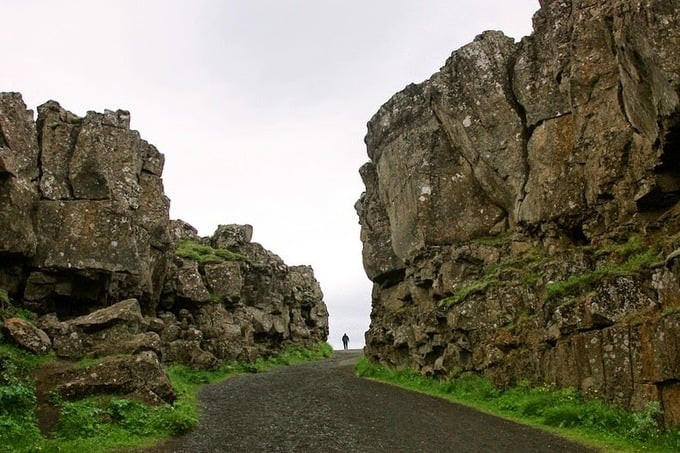 Reykjanes ở Iceland là phần nằm trên mực nước biển của Mid-Ocean Ridge ở Đại Tây Dương (Ảnh: Amusing Planet)