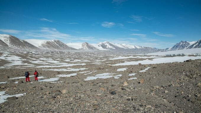 Vì địa hình khắc nghiệt và điều kiện thời tiết, việc tự mình khám phá McMurdo không được khuyến khích (Ảnh: Astrobiology)