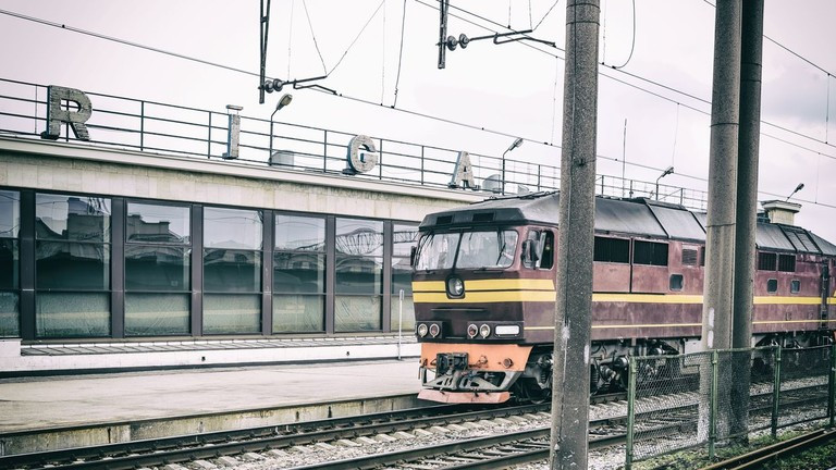 Một đoàn tàu tại Thủ đô Riga, Latvia. Ảnh: RT