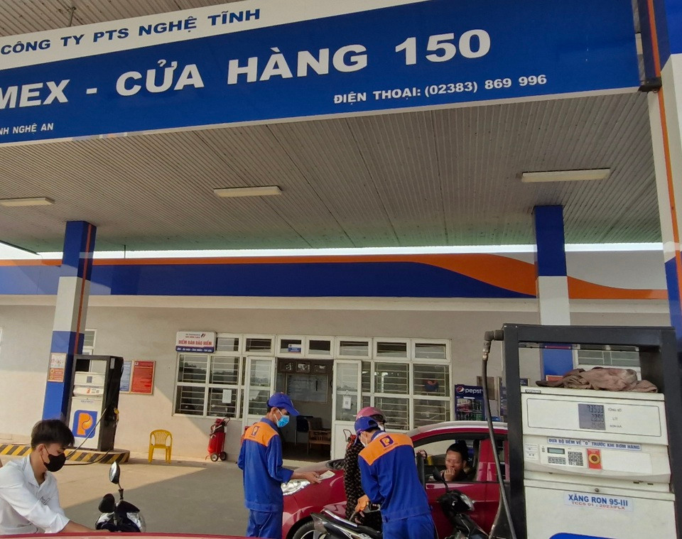 Các đơn vị kinh doanh bán lẻ xăng dầu phải thực hiện hiện lập hoá đơn điện tử đối với hoạt đông kinh doanh, bán lẻ xăng dầu, đặc biệt là trong việc lập hoá đơn điện tử tại các cửa hàng bán lẻ xăng dầu cho các khách hàng theo từng lần bán hàng. 