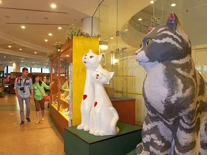Tượng mèo khổng lồ trong bảo tàng (Ảnh: Sarawak Tourism)