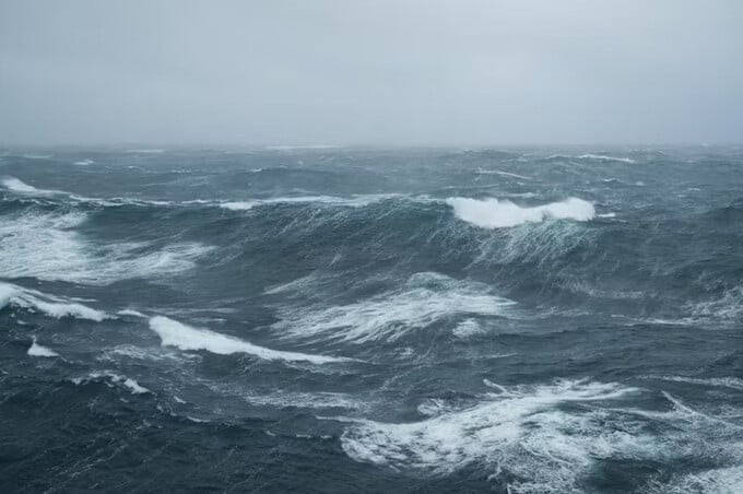 Việc dự đoán khi nào có bão và khi nào không có trở nên rất khó khăn ở vùng biển nguy hiểm này (Ảnh: Cruisecriti)