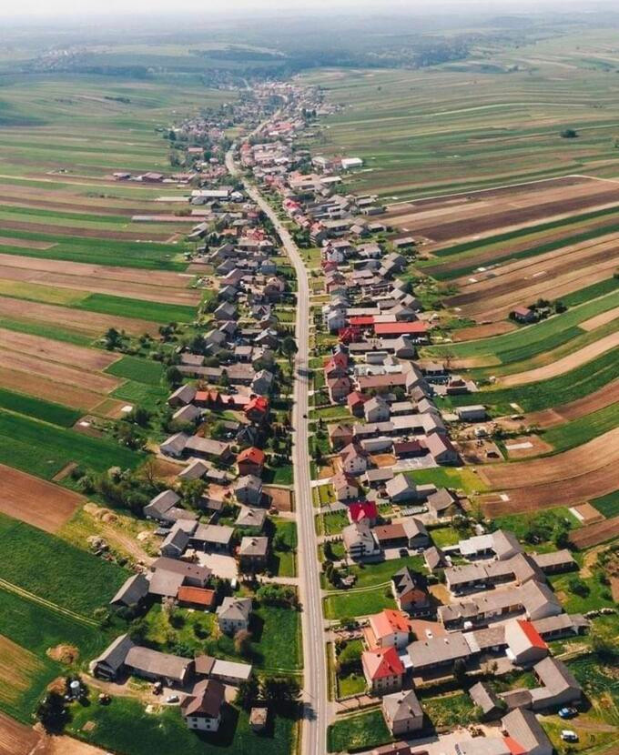 Điều đặc biệt nhất về Sułoszowa là tất cả cư dân sống dọc theo một con đường dài 9km