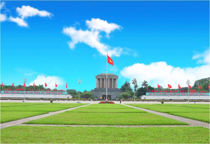 Quảng trường Ba Đình nằm trên đường Hùng Vương, trước Lăng Chủ tịch Hồ Chí Minh. Ảnh: Ban Quản lý Lăng