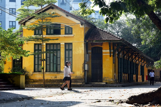 Nhiều giáo viên và học sinh của trường đã trở thành các nhà lãnh đạo hàng đầu của Đảng và Nhà nước hoặc những nghệ sĩ văn hóa nổi tiếng (Ảnh: VnExpress)