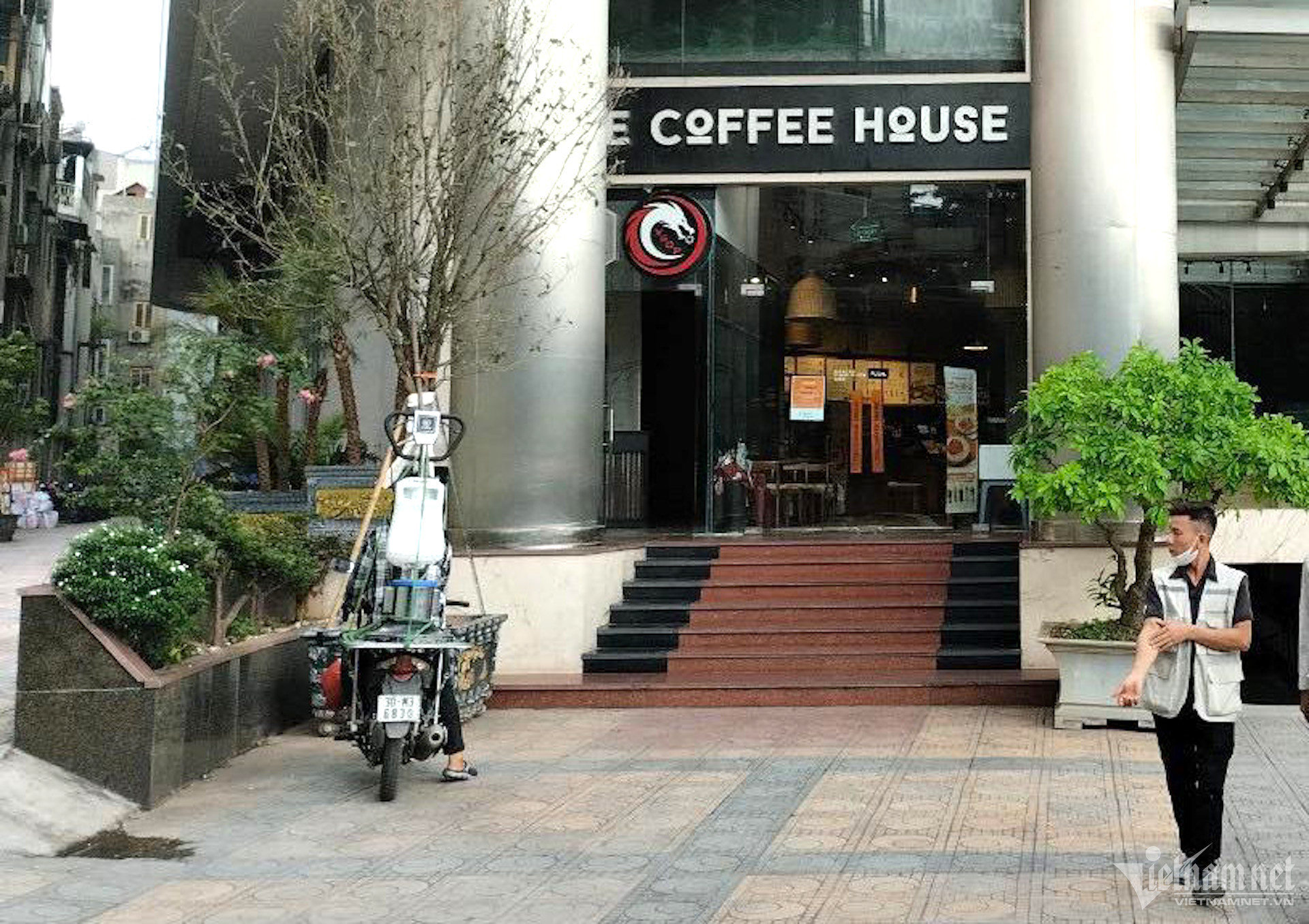 W-vo kinh the coffee house vietnamnet.jpg