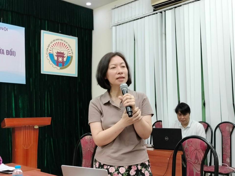 TS Nguyễn Ngọc Bích – Trưởng Khoa Pháp luật hành chính, Trường Đại học Luật Hà Nội góp ý tại hội thảo.
