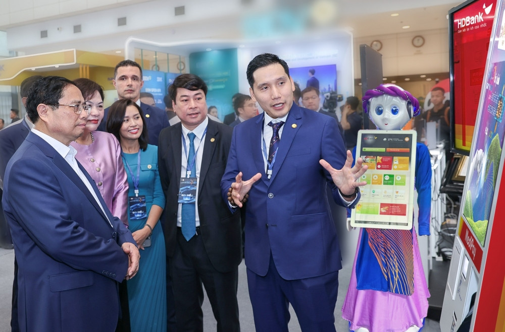 Thủ tướng Phạm Minh Chính: Sản phẩm, dịch vụ ngân hàng Việt Nam ứng dụng công nghệ mới không thua kém các nước trên thế giới
