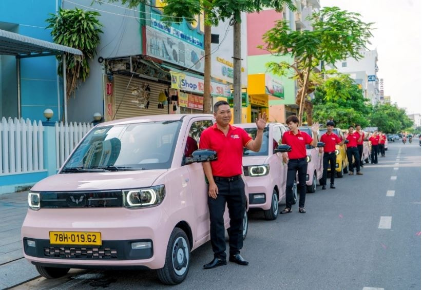 Taxi điện mini đầu tiên tại Việt Nam chính thức 'lăn bánh', giá cước chỉ 8.000 đồng/km