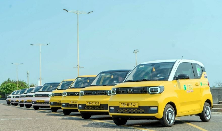 Taxi điện mini đầu tiên tại Việt Nam chính thức 'lăn bánh', giá cước chỉ 8.000 đồng/km