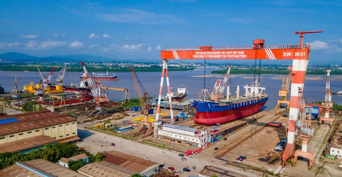 Đường thuỷ ‘dồn dập’ đón tin vui, tàu chở hàng lớn nhất Việt Nam chính thức hạ thuỷ