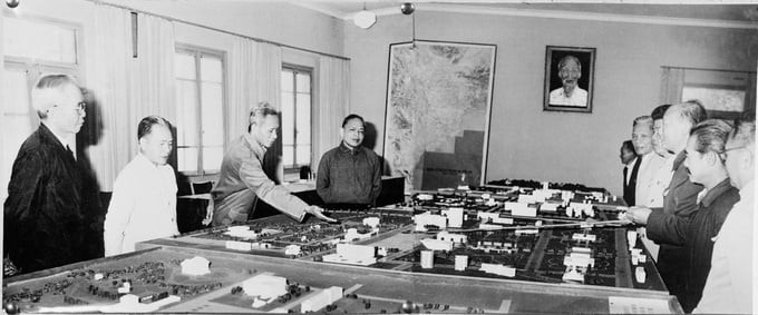 Thủ tướng Phạm Văn Đồng đã ký quyết định lấy ngày 2/9/1973 là ngày khởi công và ngày 2/9/1975 là ngày hoàn thành, đưa công trình vào hoạt động. Ảnh tư liệu/Báo Vietnamplus