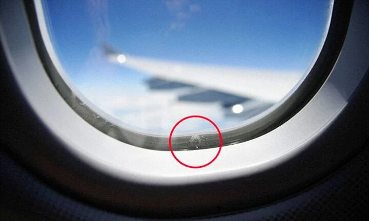 Lỗ hổng nhỏ trên cửa sổ máy bay tưởng ‘vô thưởng vô phạt’ nhưng lại đảm bảo an toàn cho hành khách cùng phi hành đoàn - ảnh 3