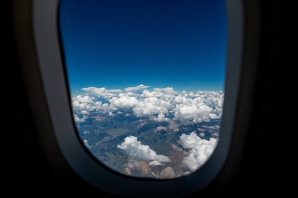 Lỗ hổng nhỏ trên cửa sổ máy bay tưởng ‘vô thưởng vô phạt’ nhưng lại đảm bảo an toàn cho hành khách cùng phi hành đoàn - ảnh 2