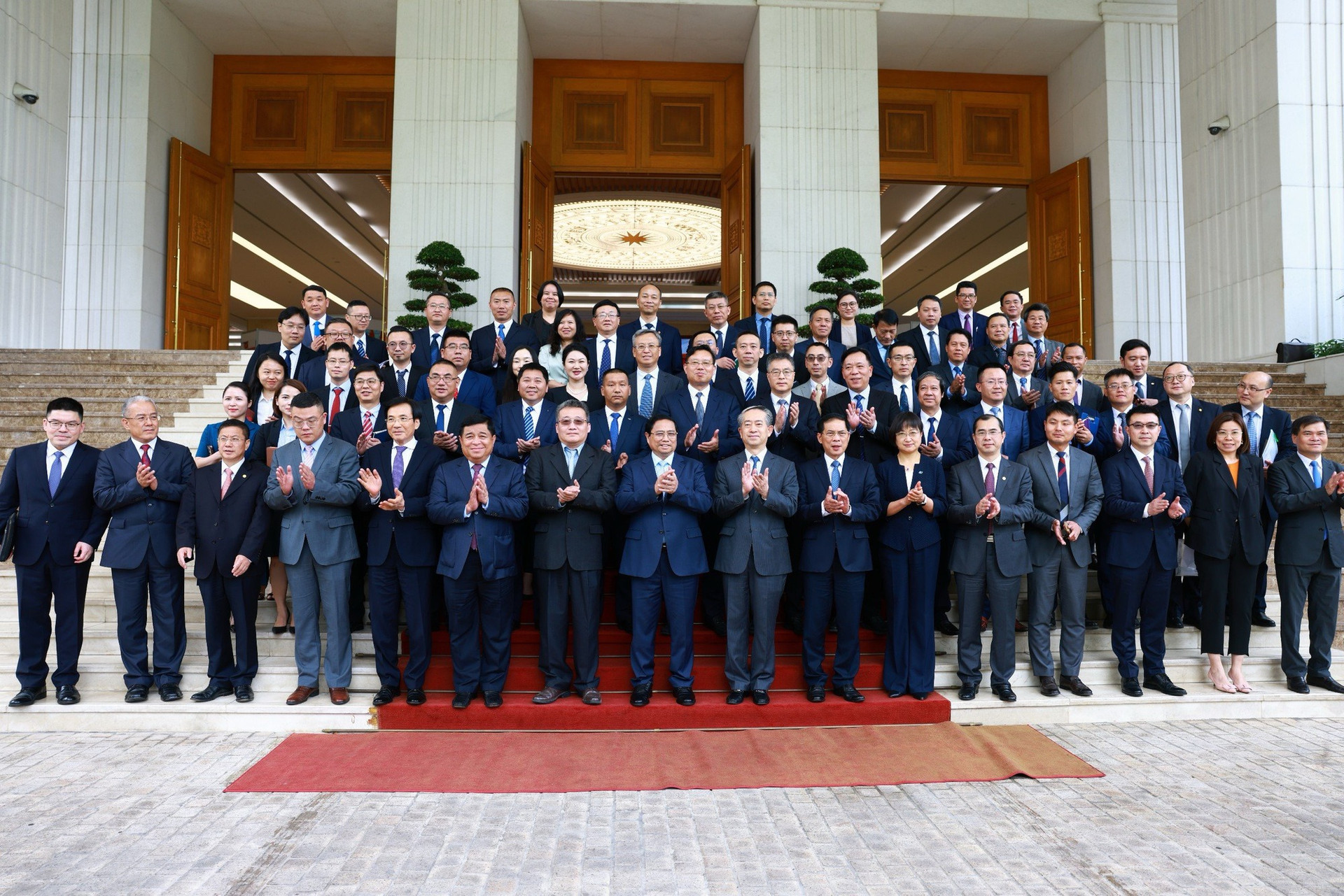 Thủ tướng Phạm Minh Chính: Khuyến khích các dự án lớn, công nghệ cao của doanh nghiệp Trung Quốc- Ảnh 10.
