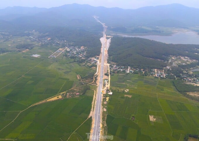 Cao tốc Bắc Nam đoạn Diễn Châu - Bãi Vọt sau khi hoàn thành sẽ rút ngắn thời gian từ Hà Nội đi TP. Vinh xuống còn 3 tiếng (Ảnh: Báo Tiền Phong)