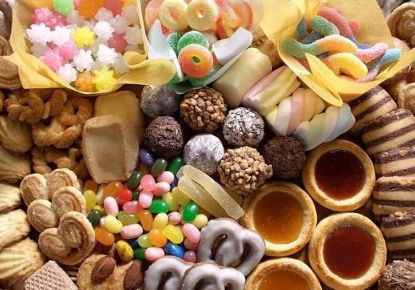 Việc tiêu thụ đồ ăn ngọt có thể gây tăng đột ngột đường huyết