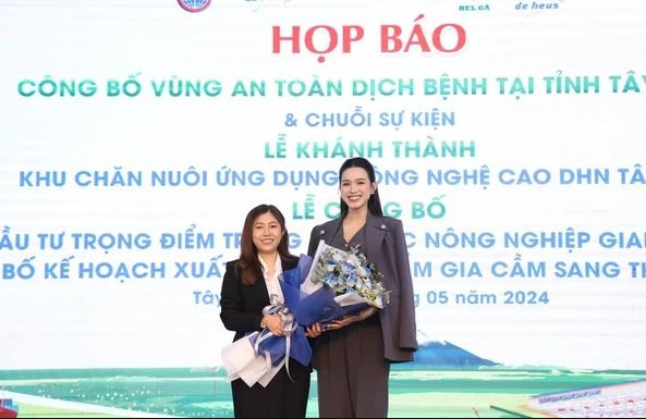 Hoa hậu Đỗ Thị Hà là Gương mặt đại diện cho Quỹ Từ thiện 30 tỷ do Tập đoàn Hoàng Gia De Heus (Hà Lan) và Hùng Nhơn sáng lập