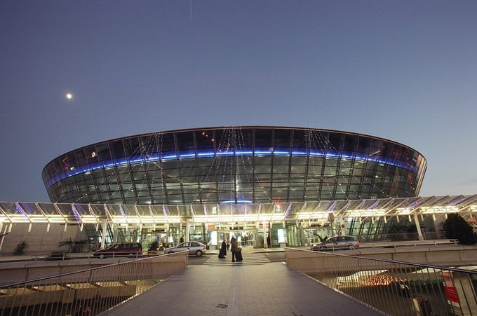 Sân bay quốc tế Nice – Côte d&’Azur rực rỡ về đêm. Ảnh: Internet