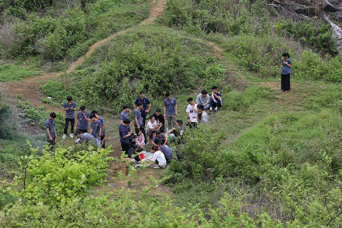 Nhờ vẻ đẹp hoang sơ, hùng vĩ này mà nơi đây được đông đảo du khách tới tham quan chụp ảnh, cắm trại. Ảnh: Báo Đại Đoàn Kết